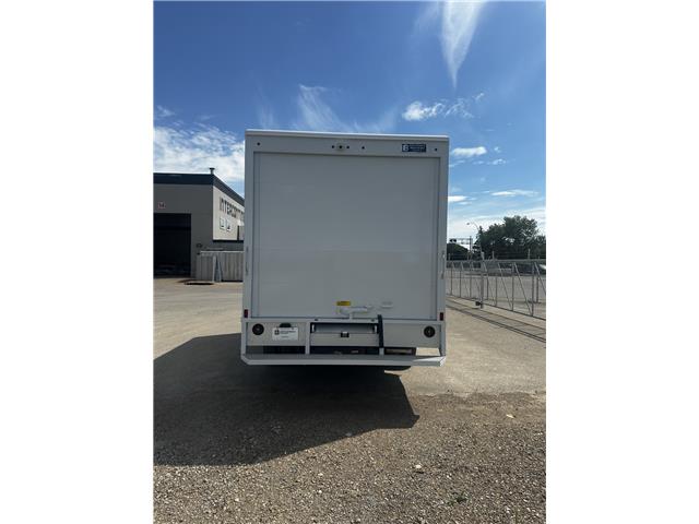 2026 Ford E-450 Cutaway Base (Stk: 26AF0466) in Airdrie - Image 6 of 9
