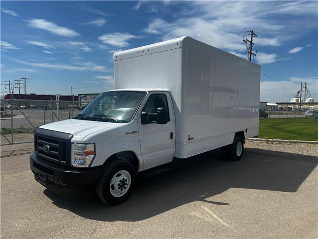 2026 Ford E-450 Cutaway Base (Stk: 26AF0466) in Airdrie - Image 1 of 9