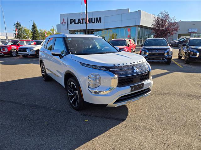 2023 Mitsubishi Outlander SEL (Stk: 8880) in Calgary - Image 1 of 25