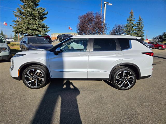 2023 Mitsubishi Outlander SEL (Stk: 8880) in Calgary - Image 4 of 25 2023 Mitsubishi Outlander SEL (Stk: 8880) in Calgary - Image 4 of 25