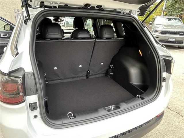 2026 Jeep Compass North (Stk: 26-0011) in Toronto - Image 8 of 16
