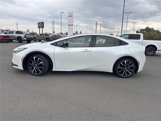 2026 Toyota Prius Plug-In Hybrid XSE Premium (Stk: 3059155) in Cranbrook - Image 2 of 20