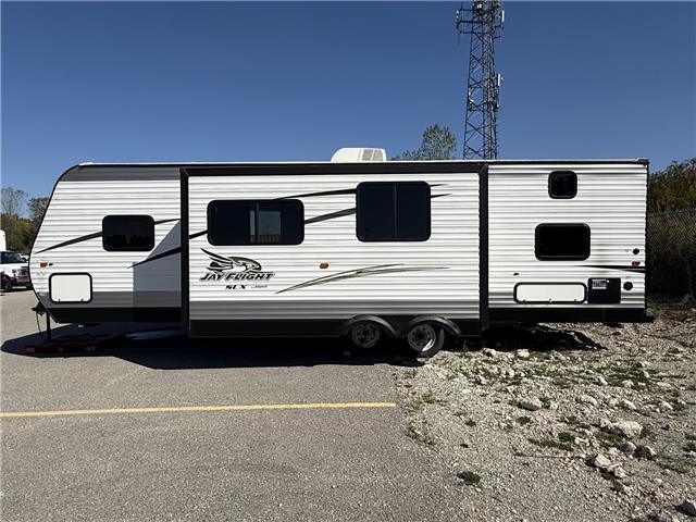 2016 Travel Trailer JAYCO (Stk: U10991) in London - Image 3 of 34 2016 Travel Trailer JAYCO (Stk: U10991) in London - Image 3 of 34
