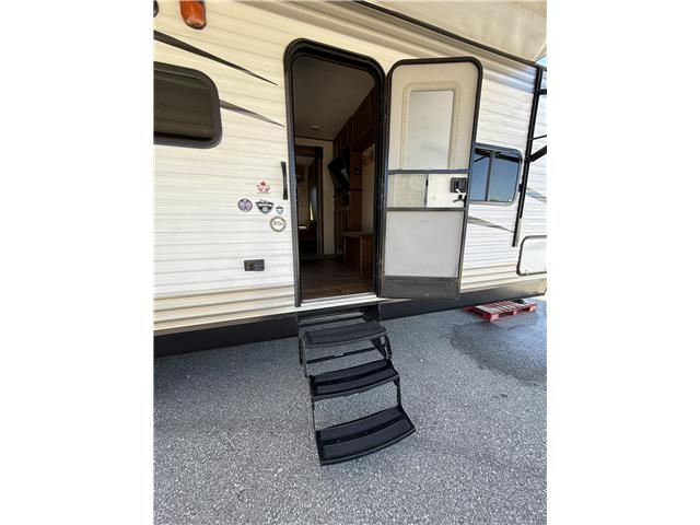 2016 Travel Trailer JAYCO (Stk: U10991) in London - Image 5 of 34 2016 Travel Trailer JAYCO (Stk: U10991) in London - Image 5 of 34