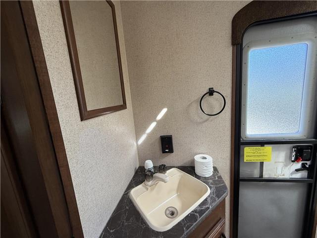 2016 Travel Trailer JAYCO (Stk: U10991) in London - Image 9 of 34 2016 Travel Trailer JAYCO (Stk: U10991) in London - Image 9 of 34