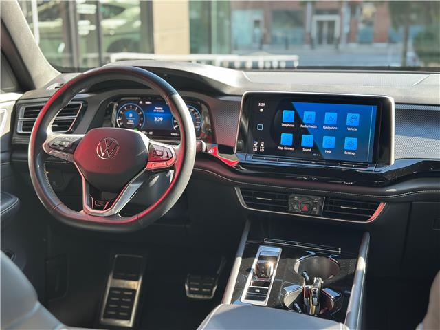 2025 Volkswagen Atlas Cross Sport 2.0 TSI Execline (Stk: 397U) in Toronto - Image 13 of 22