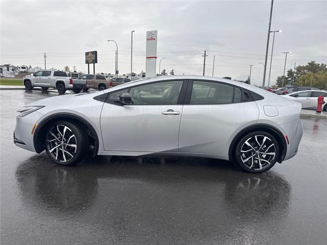 2026 Toyota Prius Plug-In Hybrid XSE (Stk: 3059229) in Cranbrook - Image 2 of 18
