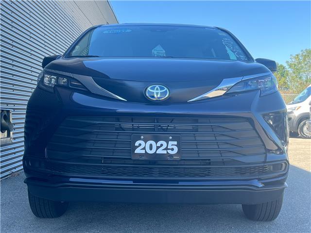2025 Toyota Sienna XLE 8-Passenger (Stk: MU2385) in London - Image 2 of 18
