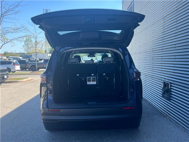 2025 Toyota Sienna XLE 8-Passenger (Stk: MU2385) in London - Image 6 of 18