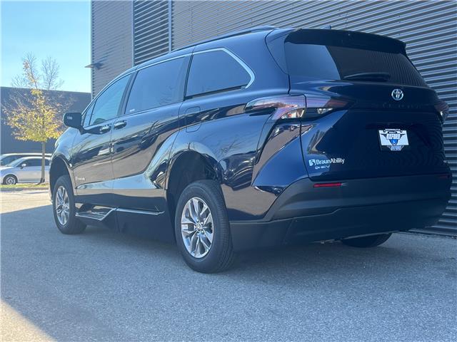 2025 Toyota Sienna XLE 8-Passenger (Stk: MU2385) in London - Image 4 of 18