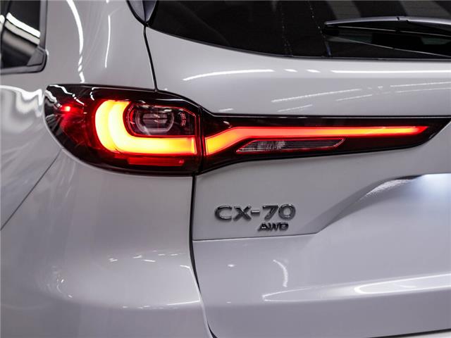 2025 Mazda CX-70 MHEV GT AWD >>No accident<< (Stk: P5686) in North York, - Image 9 of 27