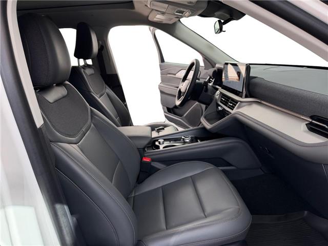 2025 Ford Explorer Active (Stk: 15209) in Golden - Image 15 of 17