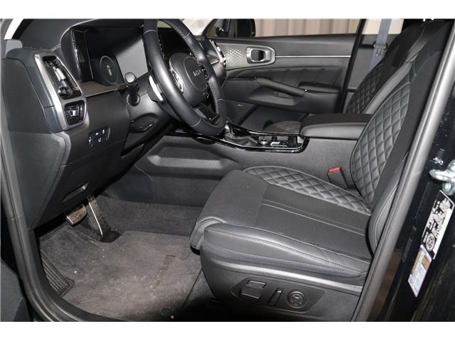 2023 Kia Sorento 2.5T SX w/Black Leather (Stk: 24979) in Edmonton - Image 11 of 30
