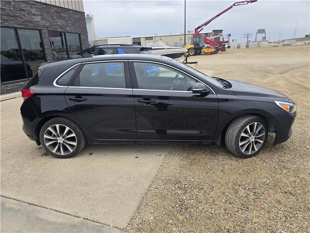 2020 Hyundai Elantra GT Luxury in Saskatoon - Image 5 of 13