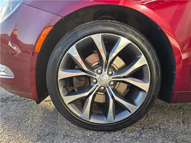 2015 Chrysler 200 C (Stk: 2509525) in Waterloo - Image 9 of 24