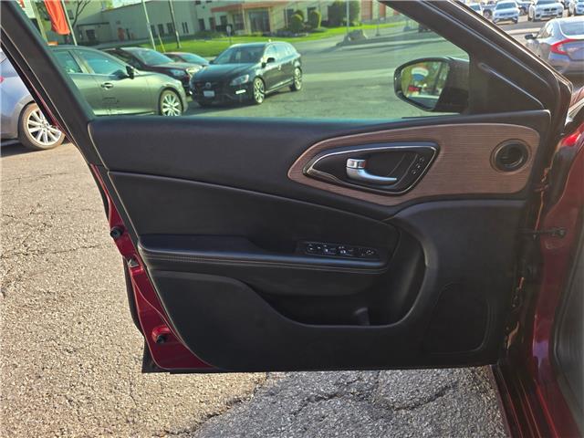 2015 Chrysler 200 C (Stk: 2509525) in Waterloo - Image 10 of 24