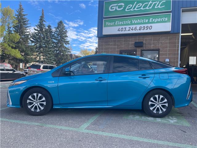 2021 Toyota Prius Prime Base (Stk: R-21TOPBLU4420) in Calgary - Image 2 of 18