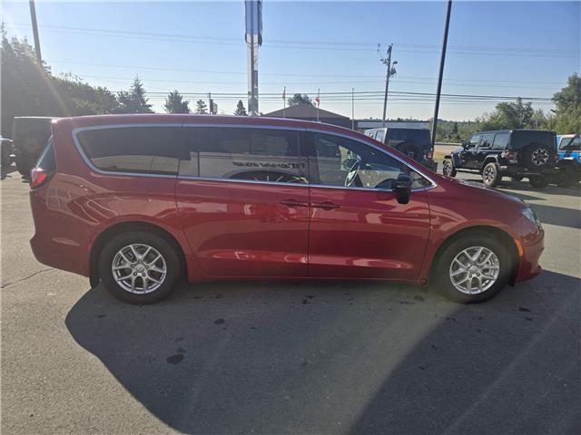 2025 Chrysler Grand Caravan SXT (Stk: S210) in Miramichi - Image 6 of 14