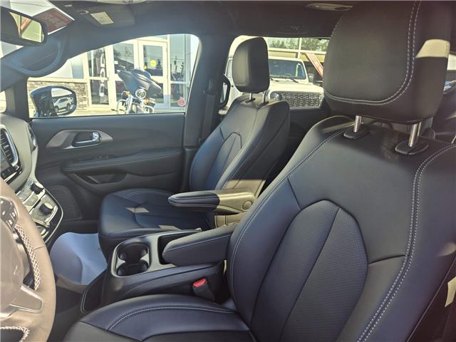 2025 Chrysler Grand Caravan SXT (Stk: S210) in Miramichi - Image 10 of 14