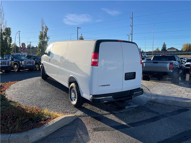 2025 Chevrolet Express 3500 Work Van photo 3