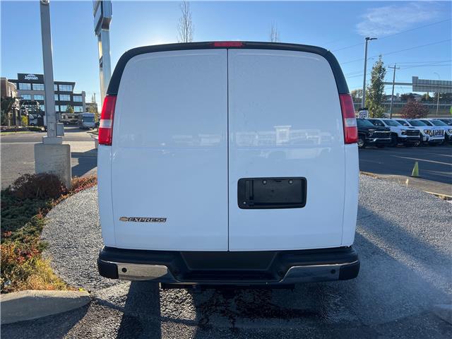 2025 Chevrolet Express 3500 Work Van photo 4