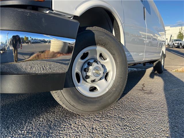 2025 Chevrolet Express 3500 Work Van (Stk: S1267132) in Calgary - Image 10 of 19