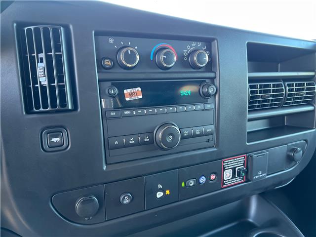 2025 Chevrolet Express 3500 Work Van (Stk: S1267132) in Calgary - Image 14 of 19