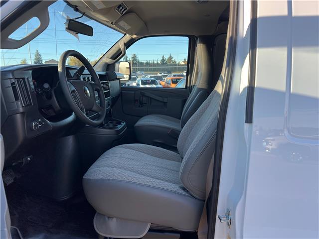 2025 Chevrolet Express 3500 Work Van (Stk: S1267132) in Calgary - Image 11 of 19
