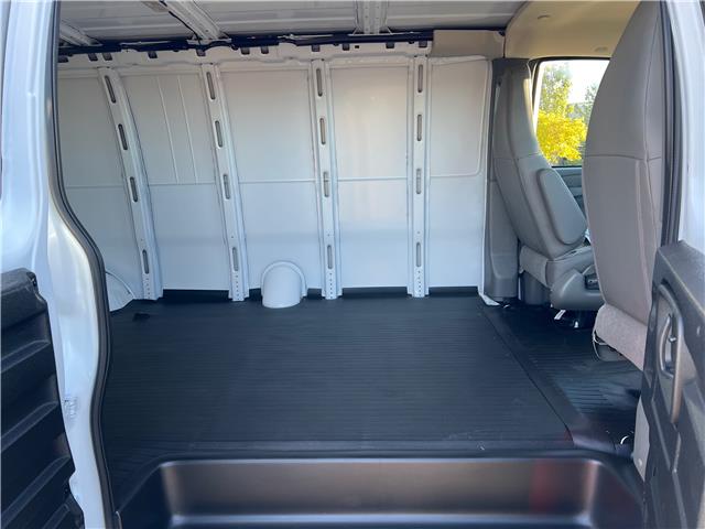 2025 Chevrolet Express 3500 Work Van (Stk: S1267132) in Calgary - Image 18 of 19