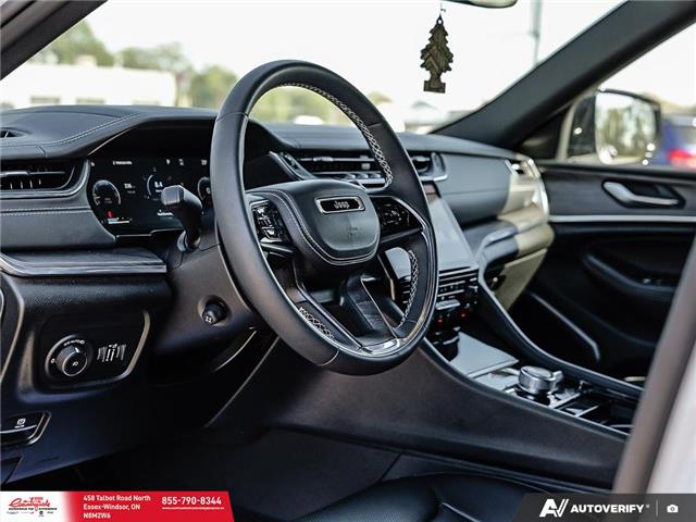 2023 Jeep Grand Cherokee Overland (Stk: 251911) in Essex-Windsor - Image 16 of 31