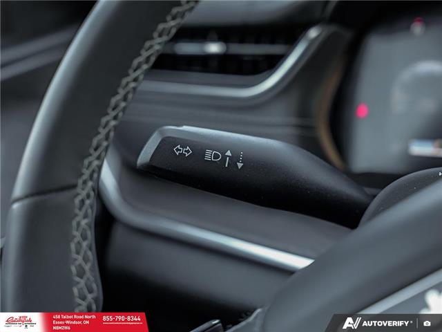 2023 Jeep Grand Cherokee Overland (Stk: 251911) in Essex-Windsor - Image 19 of 31