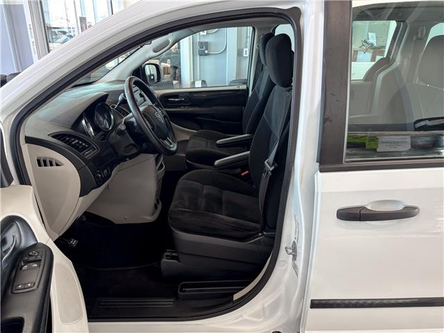 2016 Dodge Grand Caravan SE/SXT (Stk: V3070A) in Prince Albert - Image 2 of 13
