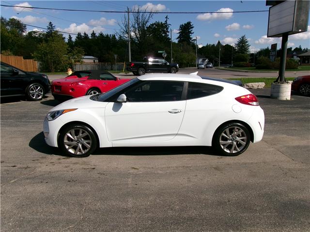 2016 Hyundai Veloster SE in Kitchener - Image 3 of 22 2016 Hyundai Veloster SE in Kitchener - Image 3 of 22