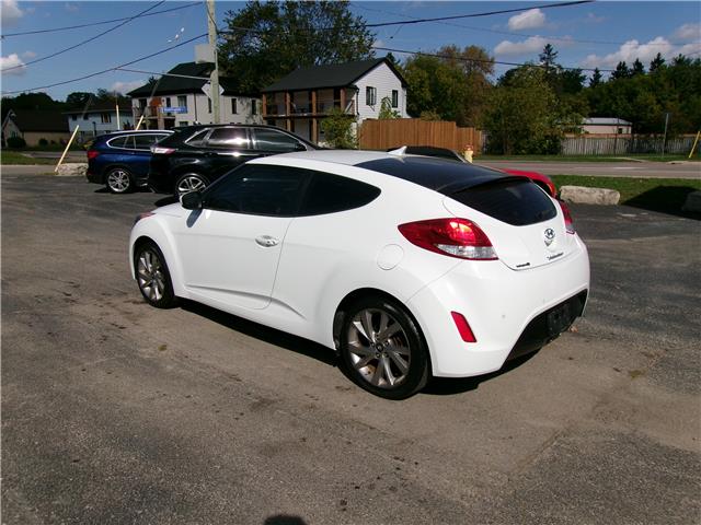 2016 Hyundai Veloster SE in Kitchener - Image 4 of 22 2016 Hyundai Veloster SE in Kitchener - Image 4 of 22