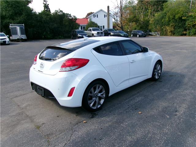 2016 Hyundai Veloster SE in Kitchener - Image 6 of 22 2016 Hyundai Veloster SE in Kitchener - Image 6 of 22