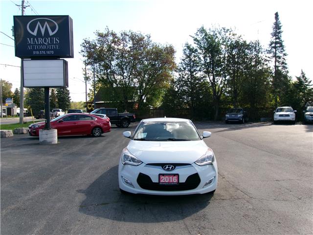 2016 Hyundai Veloster SE in Kitchener - Image 9 of 22 2016 Hyundai Veloster SE in Kitchener - Image 9 of 22