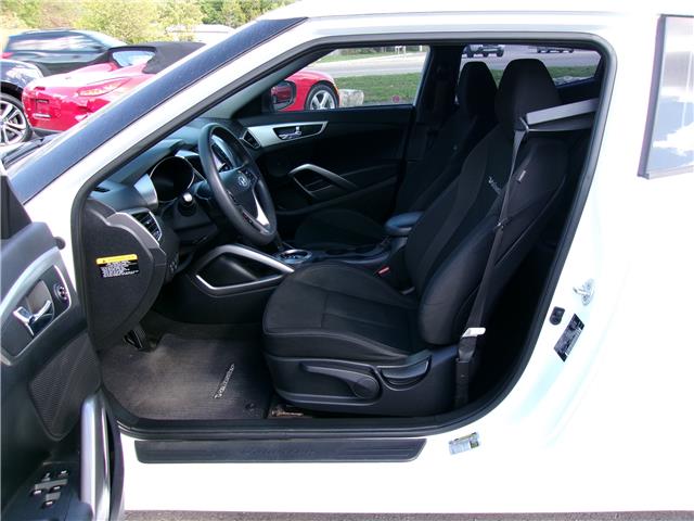 2016 Hyundai Veloster SE in Kitchener - Image 11 of 22 2016 Hyundai Veloster SE in Kitchener - Image 11 of 22