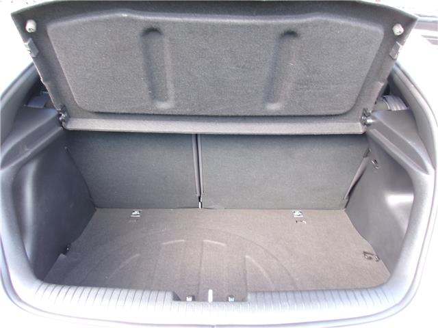 2016 Hyundai Veloster SE in Kitchener - Image 14 of 22 2016 Hyundai Veloster SE in Kitchener - Image 14 of 22