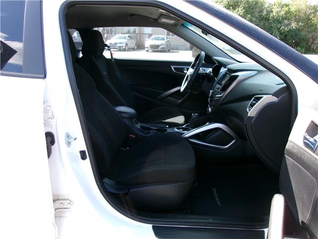 2016 Hyundai Veloster SE in Kitchener - Image 18 of 22 2016 Hyundai Veloster SE in Kitchener - Image 18 of 22