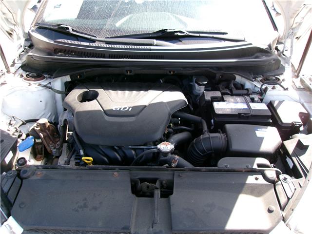 2016 Hyundai Veloster SE in Kitchener - Image 21 of 22 2016 Hyundai Veloster SE in Kitchener - Image 21 of 22