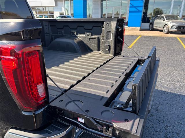 2026 GMC Sierra 1500 SLT (Stk: 36027) in Renfrew - Image 12 of 44