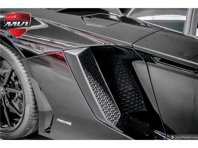 2017 Lamborghini Aventador  Roadster (Stk: ZHWCR1ZD9HLA05734) in Oakville - Image 5 of 35