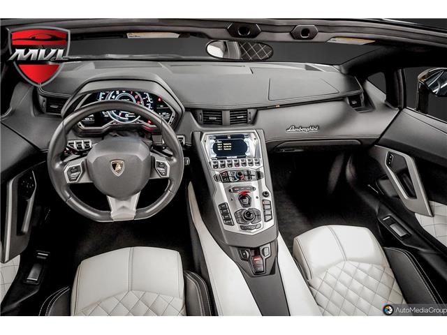 2017 Lamborghini Aventador  Roadster (Stk: ZHWCR1ZD9HLA05734) in Oakville - Image 18 of 35