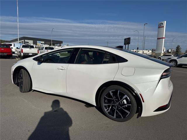 2026 Toyota Prius Plug-In Hybrid XSE (Stk: 3060610) in Cranbrook - Image 3 of 20