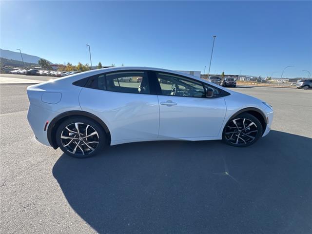 2026 Toyota Prius Plug-In Hybrid XSE (Stk: 3060610) in Cranbrook - Image 6 of 20