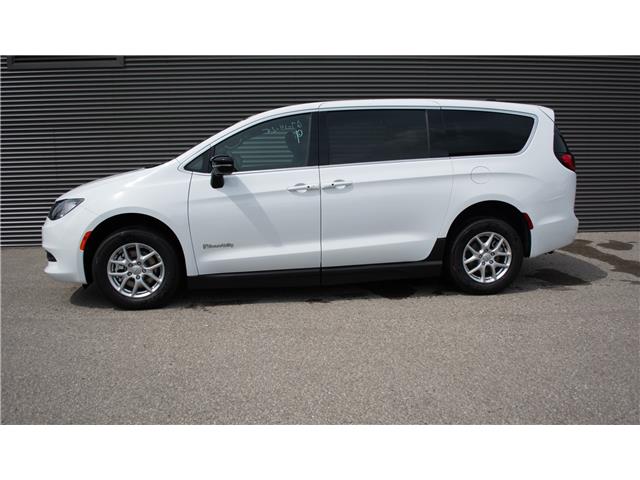 2025 Chrysler Grand Caravan SXT (Stk: MU2383) in London - Image 2 of 23