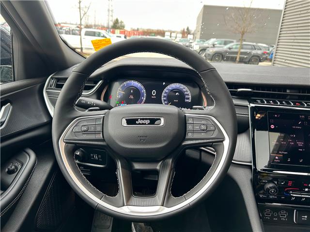 2025 Jeep Grand Cherokee Laredo (Stk: 25123D) in London - Image 13 of 36