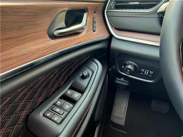 2025 Jeep Grand Cherokee L Summit (Stk: 25482D) in London - Image 22 of 25
