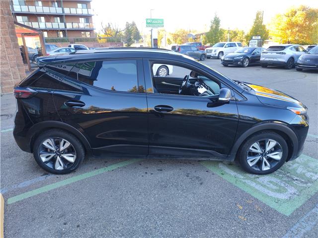 2022 Chevrolet Bolt EUV LT (Stk: R-22CHBBLA2664) in Calgary - Image 6 of 16