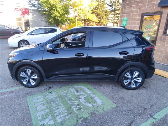 2022 Chevrolet Bolt EUV LT (Stk: R-22CHBBLA2664) in Calgary - Image 2 of 16